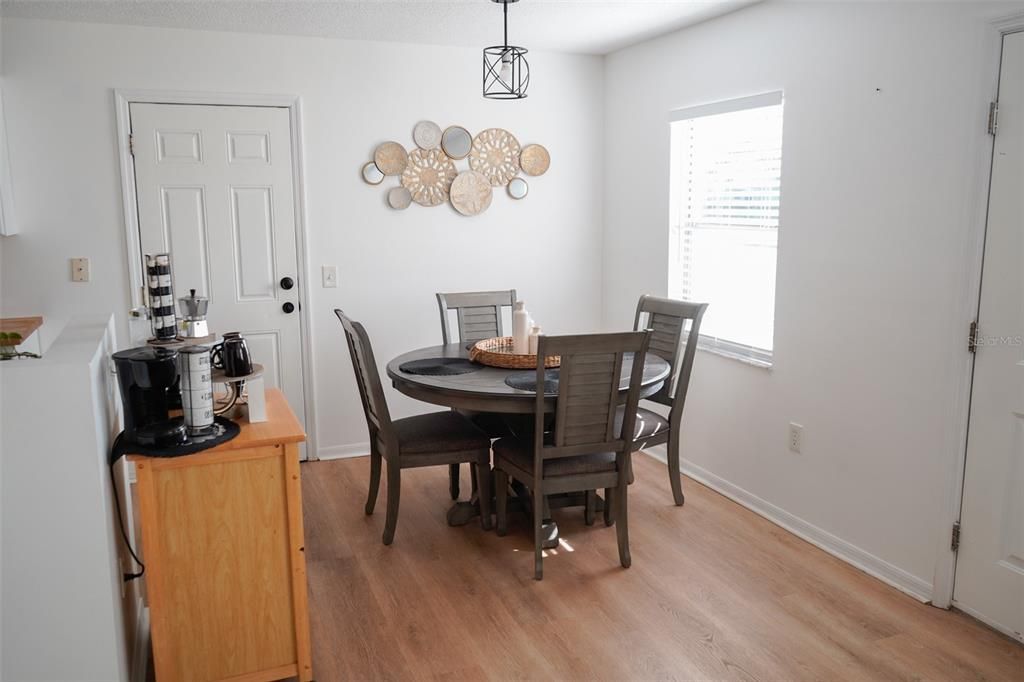 For Sale: $325,000 (3 beds, 1 baths, 1092 Square Feet)