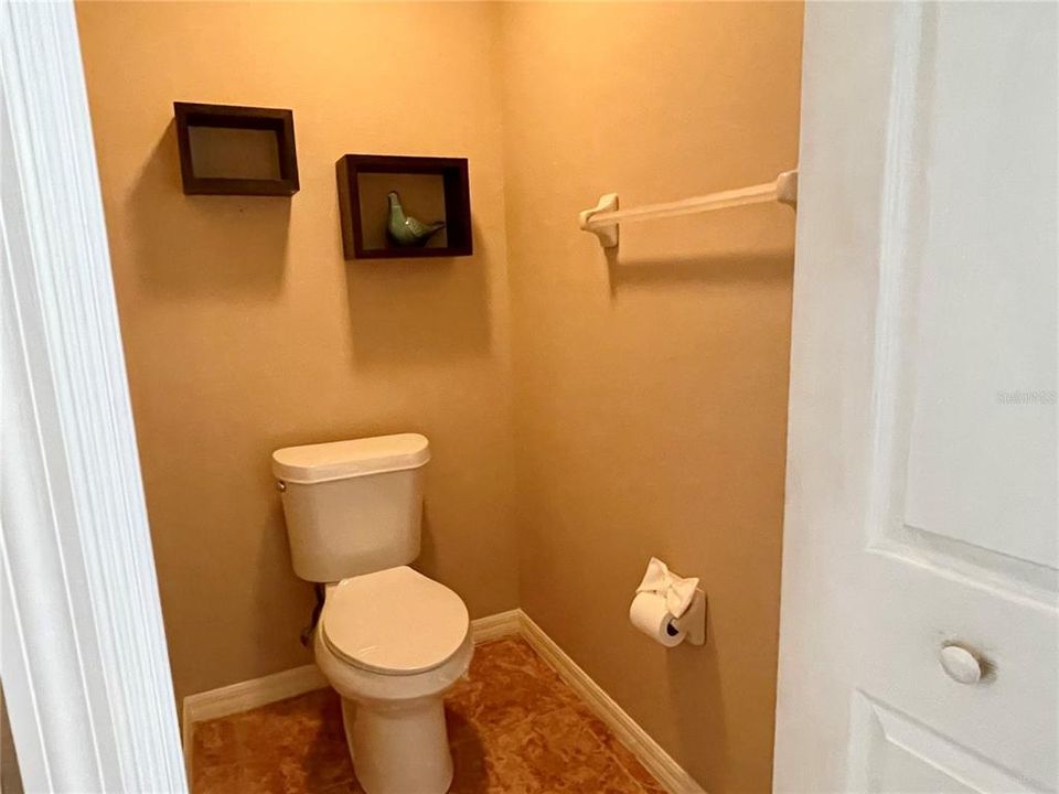 MASTER SUITE WATER CLOSET