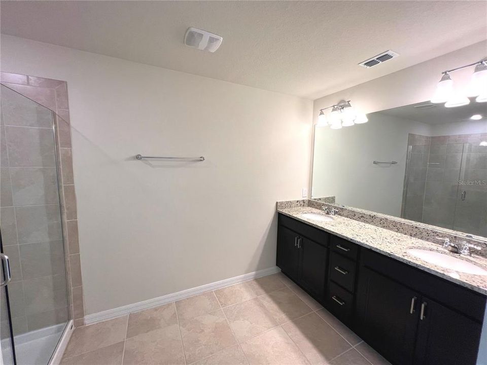 For Rent: $2,595 (3 beds, 2 baths, 1881 Square Feet)