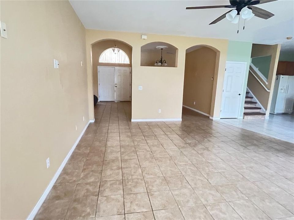 For Rent: $2,800 (5 beds, 3 baths, 3081 Square Feet)