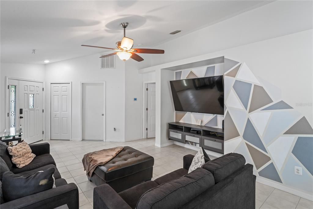 Active With Contract: $365,000 (3 beds, 2 baths, 1236 Square Feet)