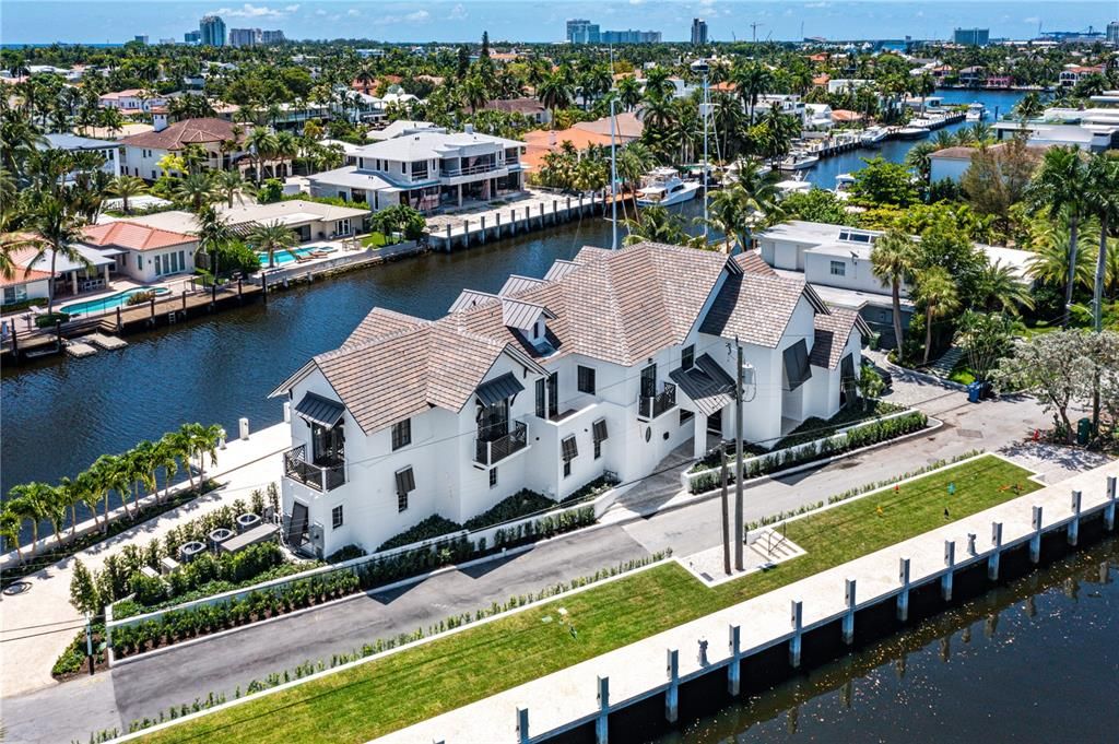 Two full-service docks on the west and east sides, boasting an impressive 376 feet of water frontage, catering to boaters and watersport enthusiasts alike.