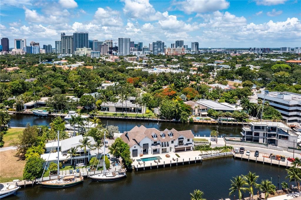 Two full-service docks on the west and east sides, boasting an impressive 376 feet of water frontage, catering to boaters and watersport enthusiasts alike.