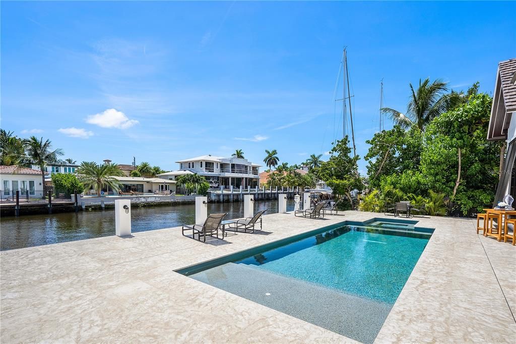 Two full-service docks on the west and east sides, boasting an impressive 376 feet of water frontage, catering to boaters and watersport enthusiasts alike.