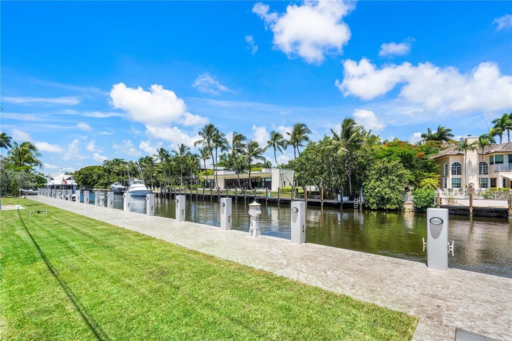 Two full-service docks on the west and east sides, boasting an impressive 376 feet of water frontage, catering to boaters and watersport enthusiasts alike.