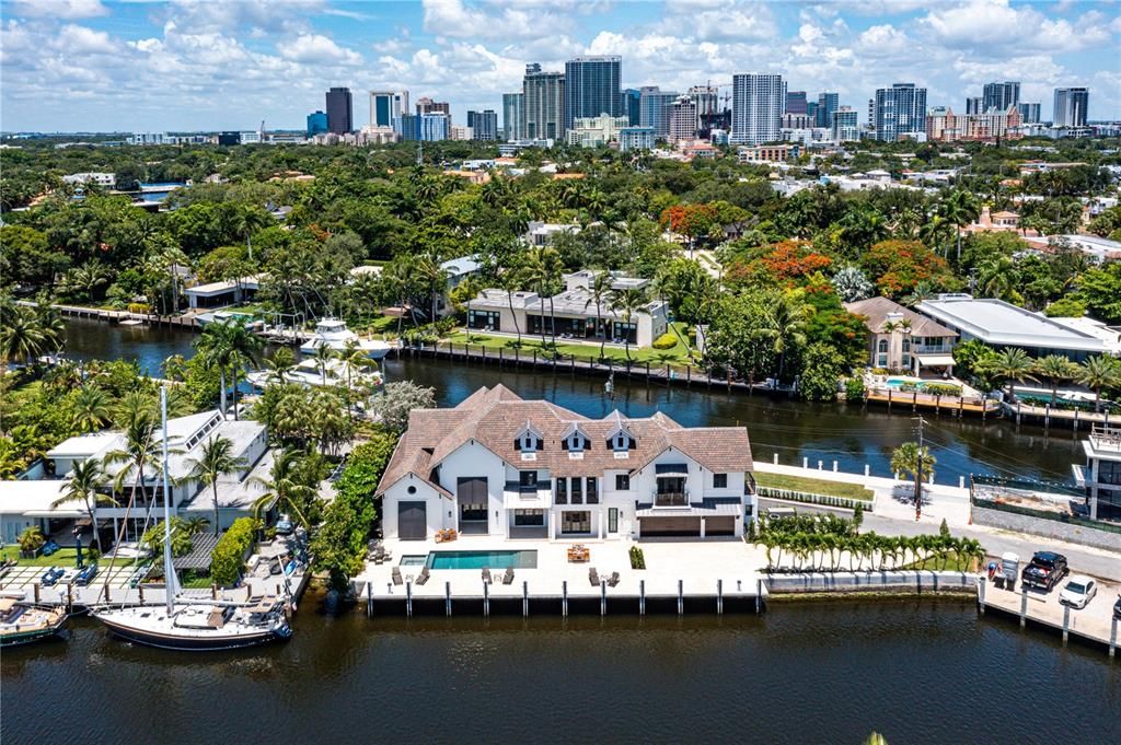 Two full-service docks on the west and east sides, boasting an impressive 376 feet of water frontage, catering to boaters and watersport enthusiasts alike.