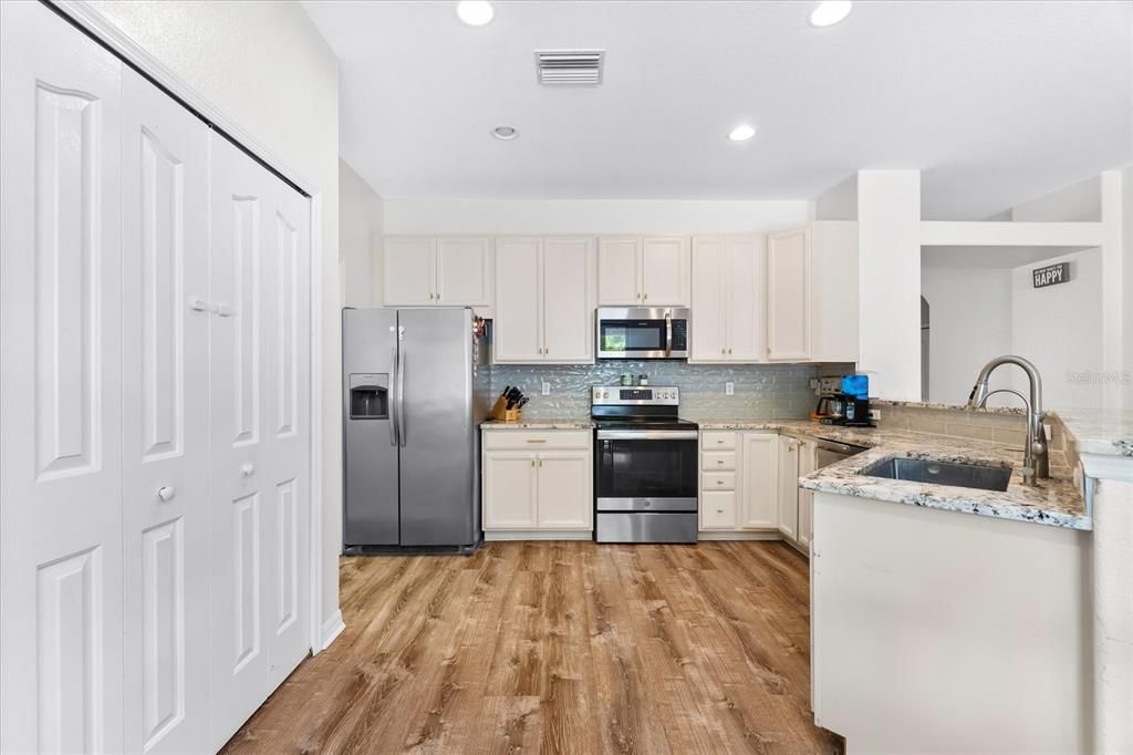 Active With Contract: $325,000 (3 beds, 2 baths, 1749 Square Feet)