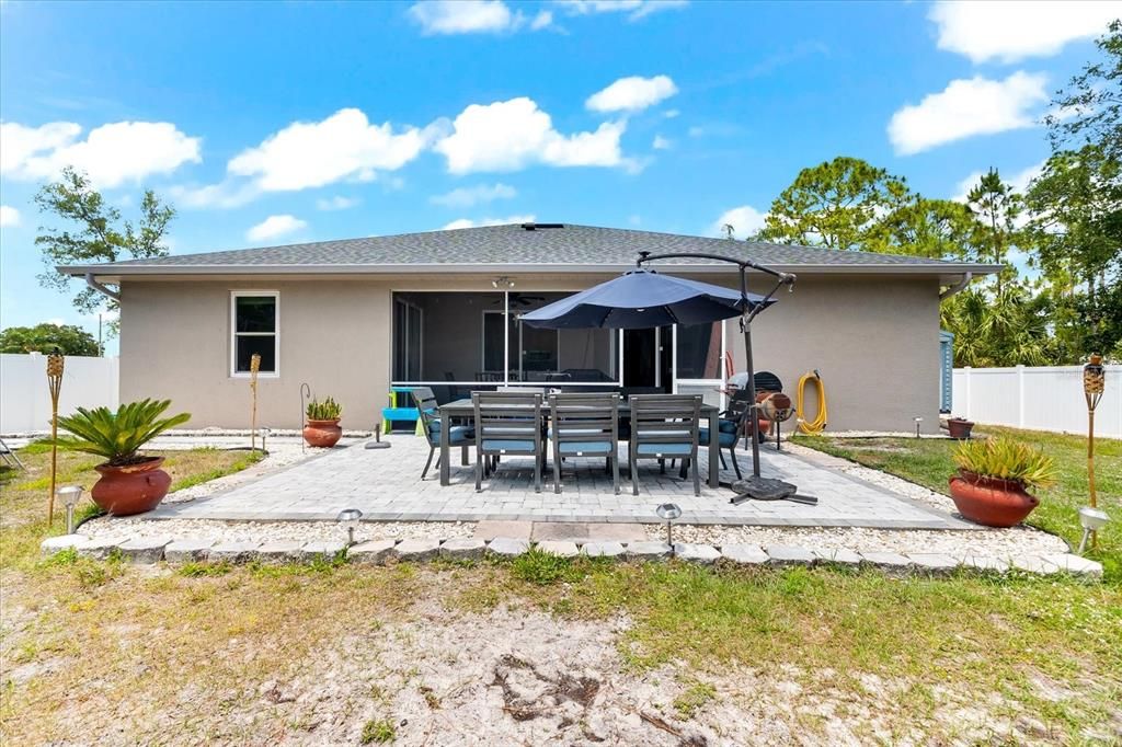 Recently Sold: $325,000 (3 beds, 2 baths, 1749 Square Feet)