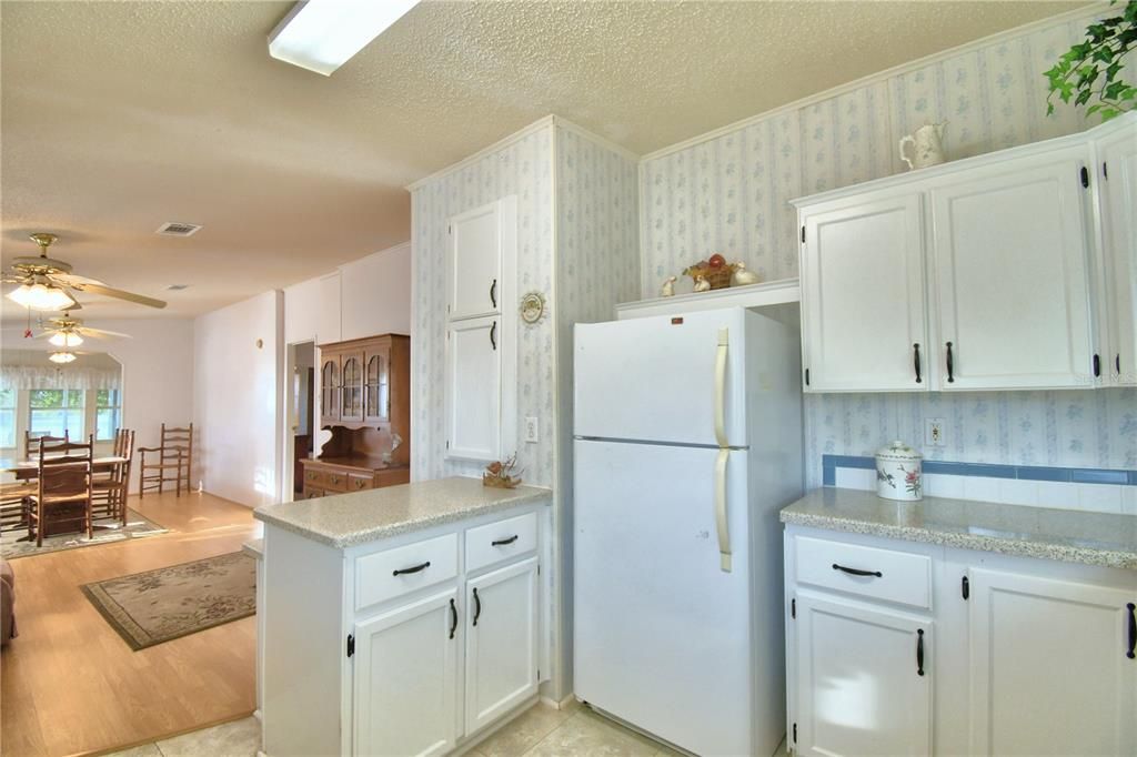 For Sale: $245,000 (2 beds, 2 baths, 1128 Square Feet)
