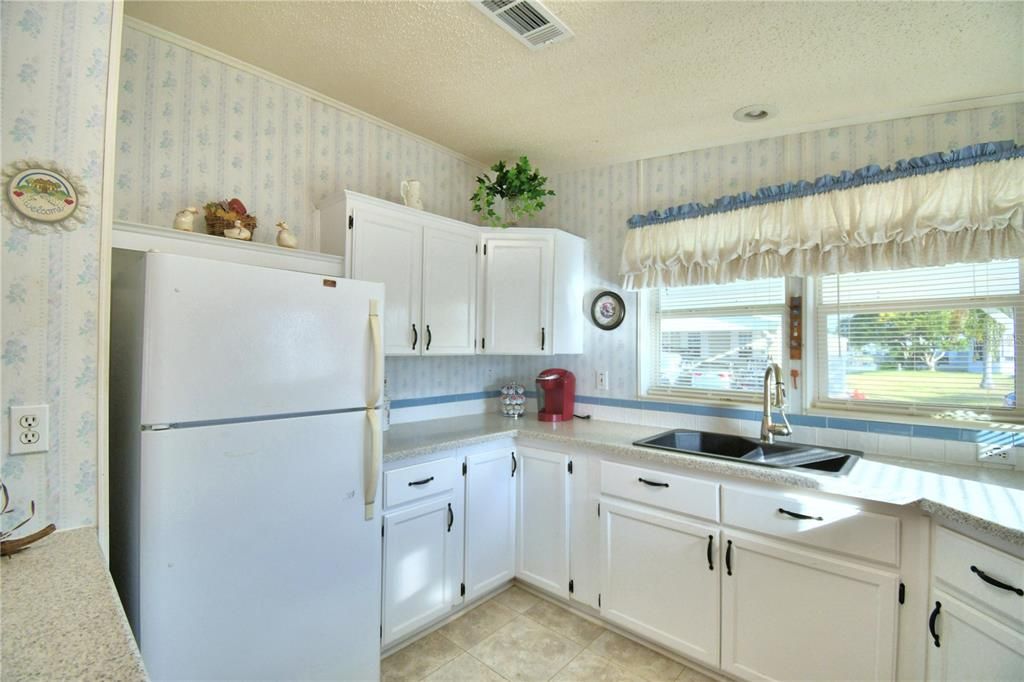 For Sale: $245,000 (2 beds, 2 baths, 1128 Square Feet)