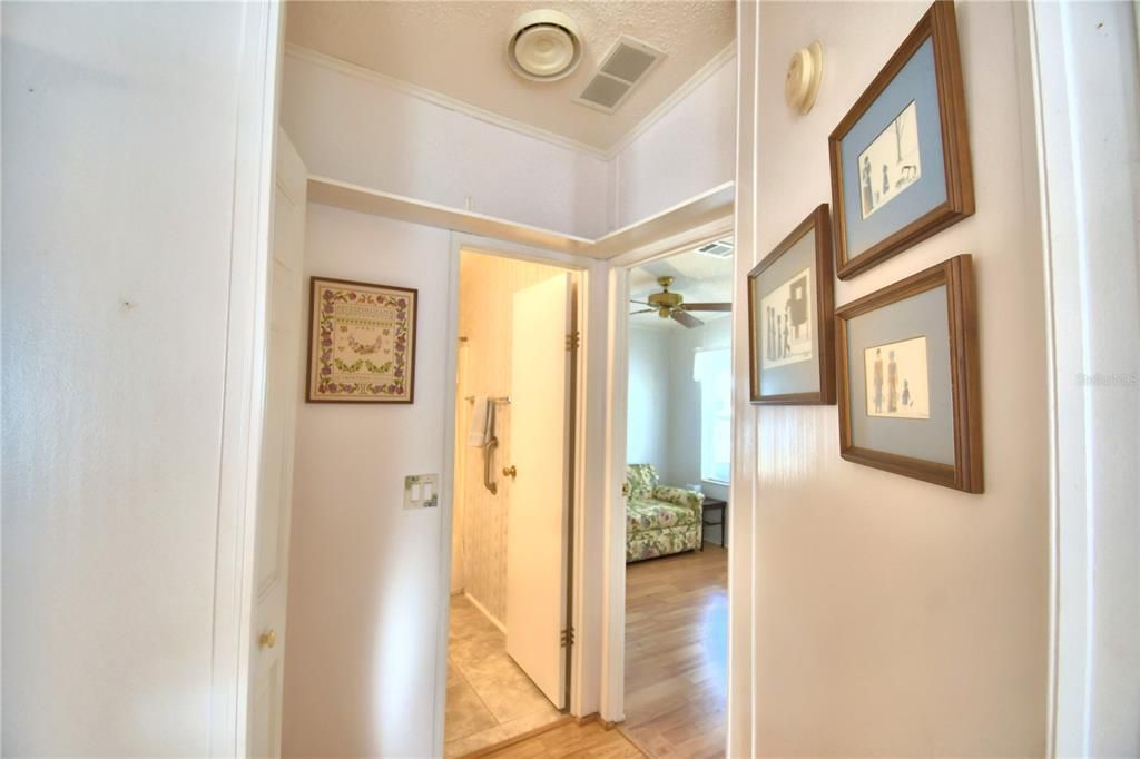 For Sale: $245,000 (2 beds, 2 baths, 1128 Square Feet)