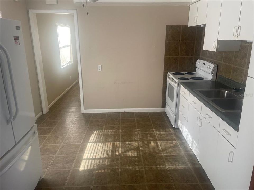 For Rent: $1,695 (2 beds, 1 baths, 900 Square Feet)