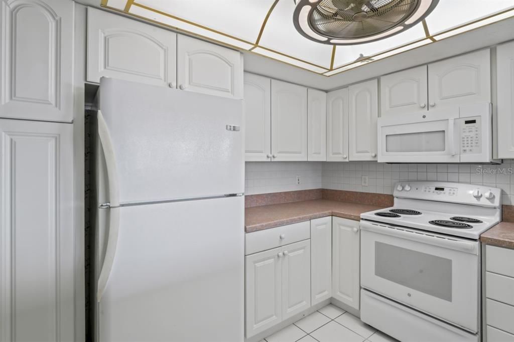 For Sale: $324,900 (1 beds, 1 baths, 1235 Square Feet)