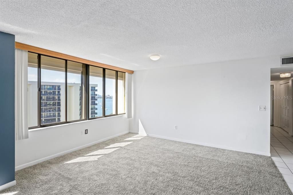 For Sale: $324,900 (1 beds, 1 baths, 1235 Square Feet)