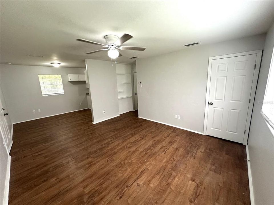 For Sale: $180,000 (3 beds, 1 baths, 1084 Square Feet)