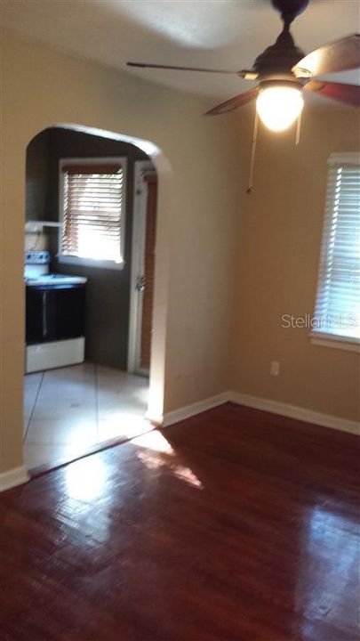For Rent: $1,250 (1 beds, 1 baths, 558 Square Feet)