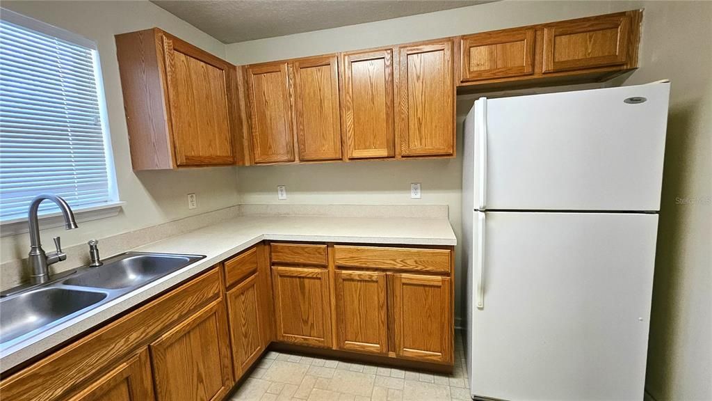 Active With Contract: $1,700 (3 beds, 1 baths, 1057 Square Feet)