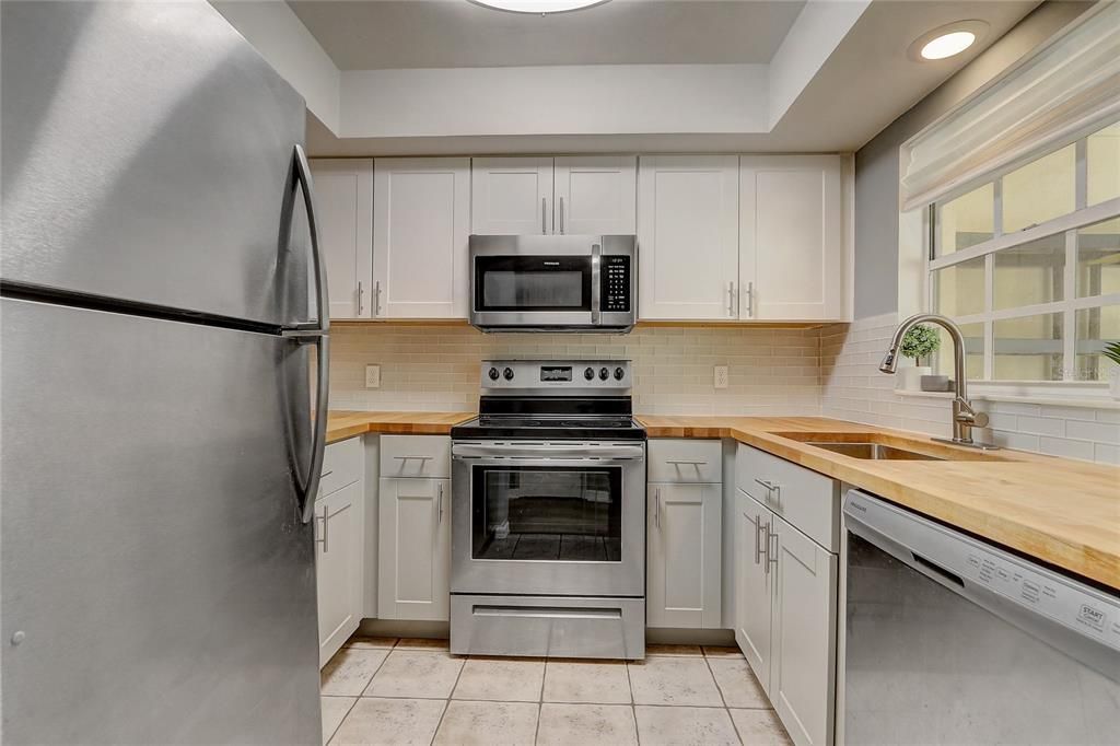 For Sale: $385,000 (2 beds, 2 baths, 1240 Square Feet)