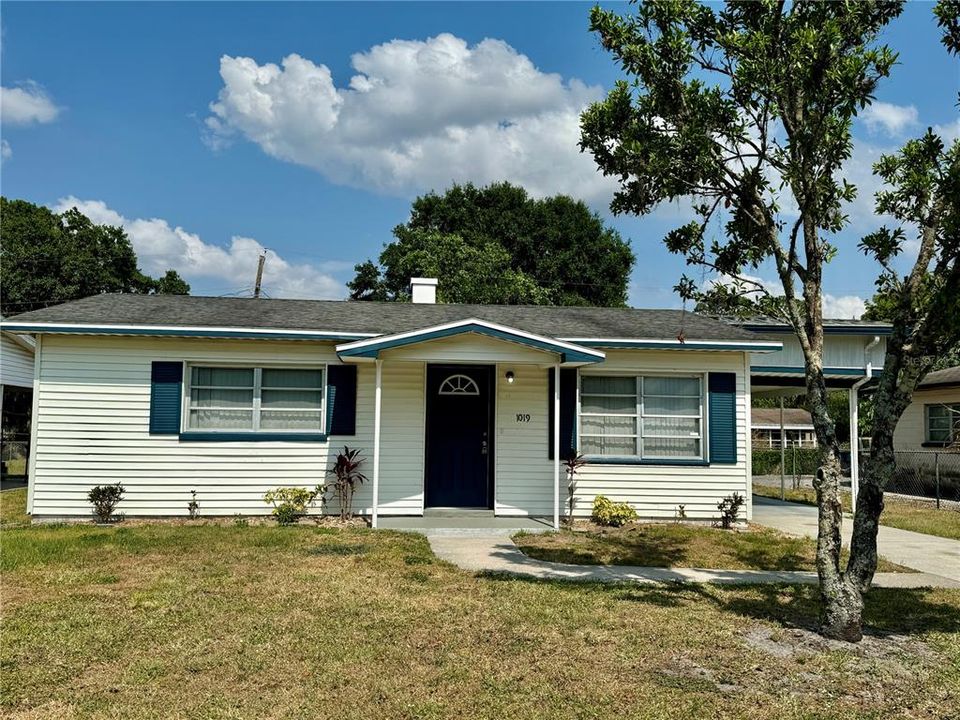 For Sale: $229,900 (2 beds, 1 baths, 825 Square Feet)