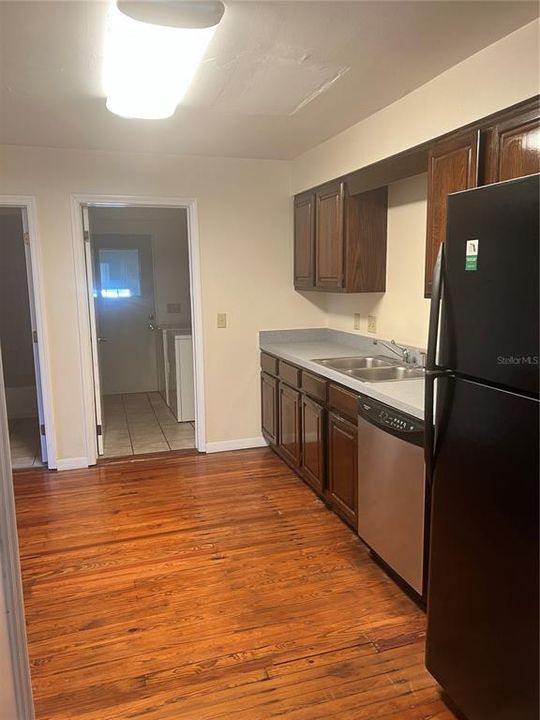 For Rent: $1,400 (2 beds, 1 baths, 1200 Square Feet)