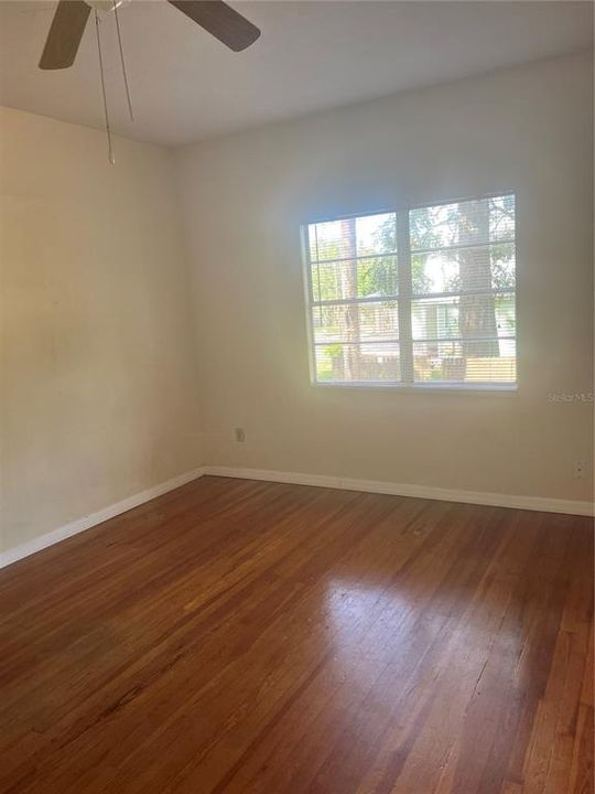 For Rent: $1,400 (2 beds, 1 baths, 1200 Square Feet)