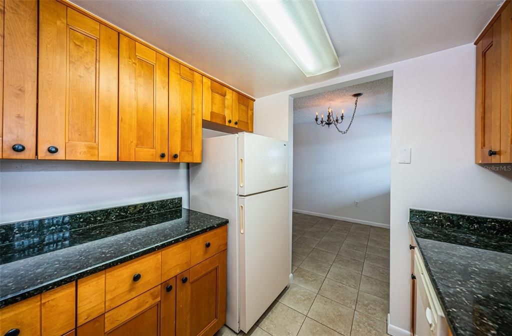 For Sale: $79,900 (1 beds, 1 baths, 816 Square Feet)