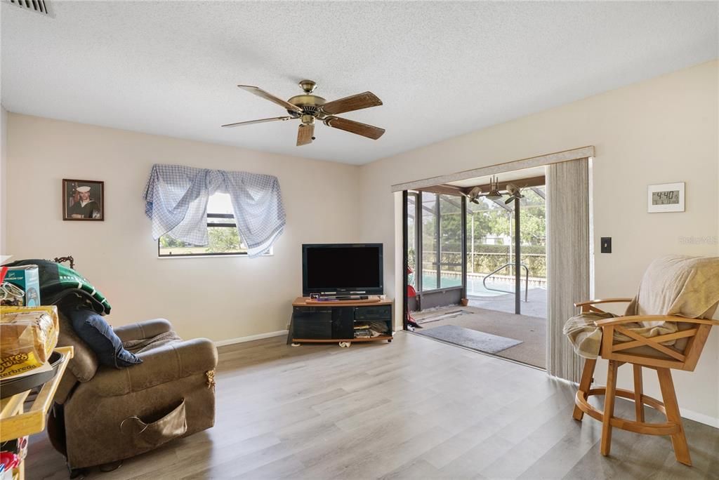 Active With Contract: $369,900 (3 beds, 2 baths, 1792 Square Feet)
