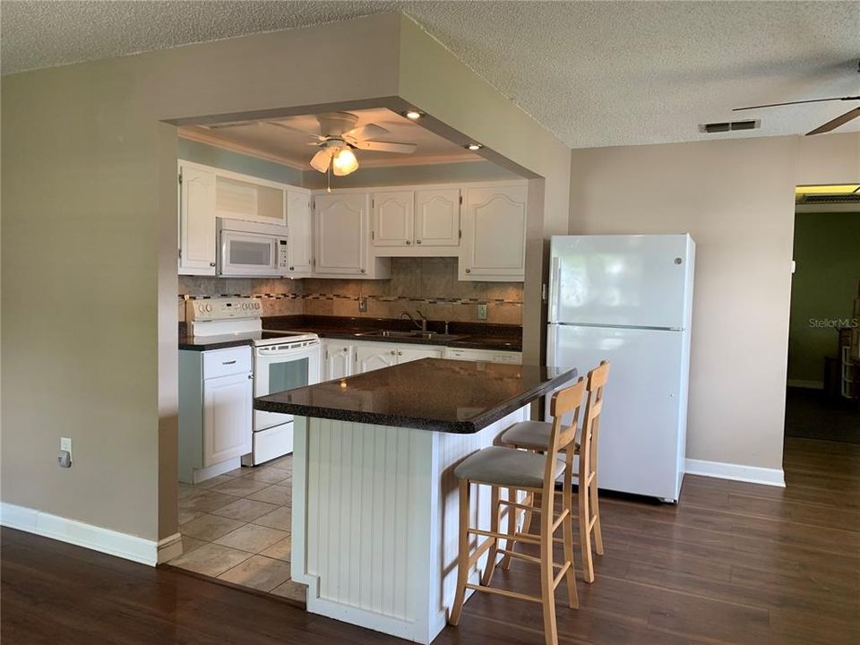 For Sale: $124,750 (1 beds, 1 baths, 779 Square Feet)