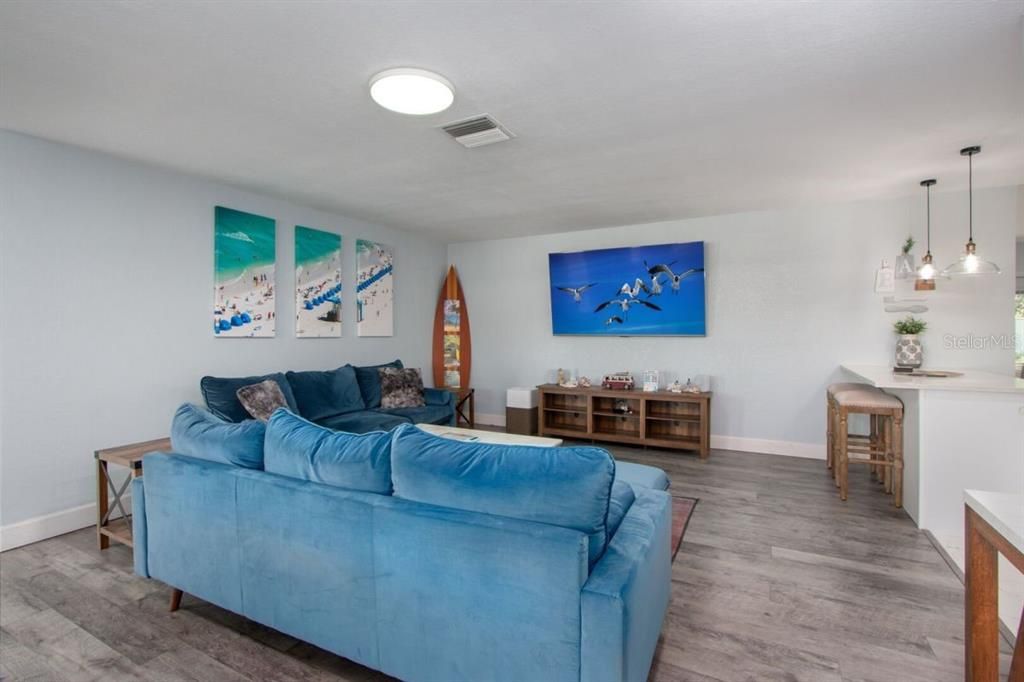 Active With Contract: $485,000 (3 beds, 2 baths, 1586 Square Feet)