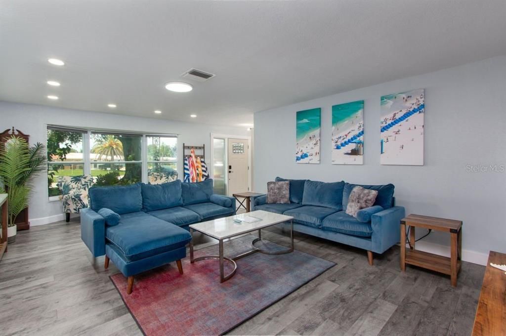 Active With Contract: $485,000 (3 beds, 2 baths, 1586 Square Feet)
