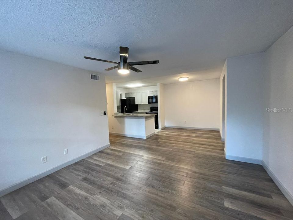 Recently Rented: $1,650 (2 beds, 2 baths, 943 Square Feet)
