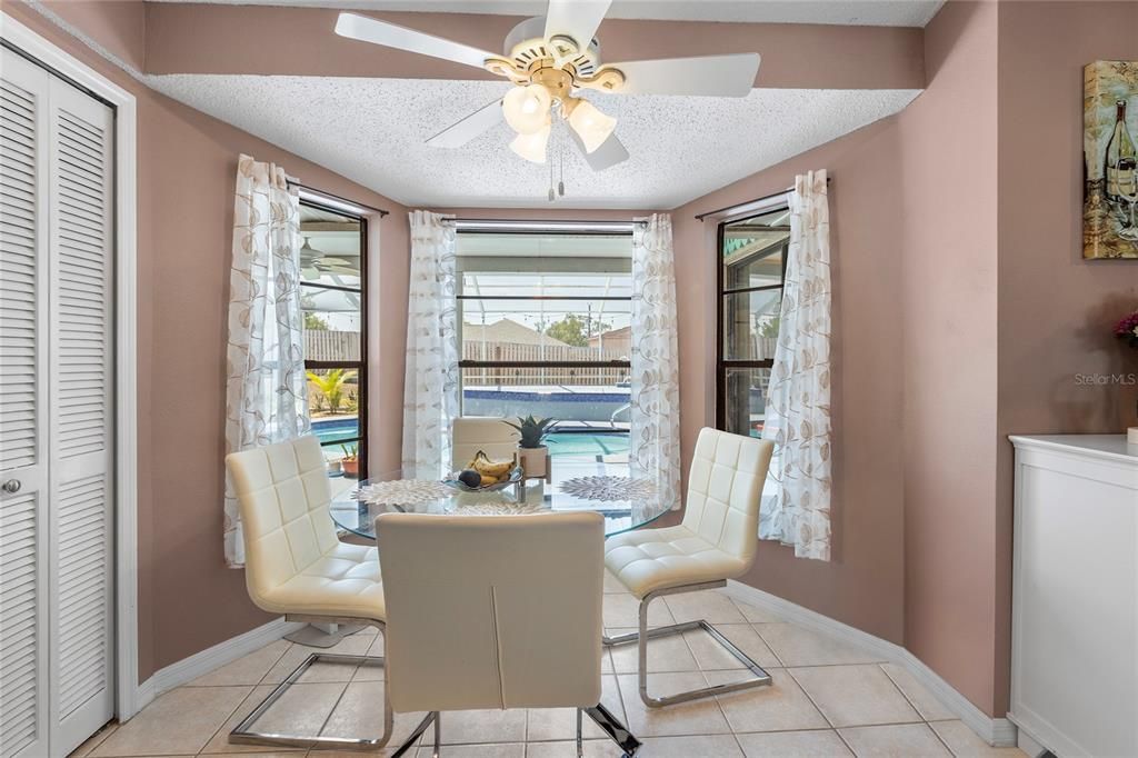 Active With Contract: $359,900 (3 beds, 2 baths, 1424 Square Feet)