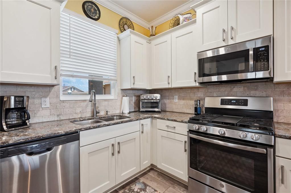 Recently Sold: $290,000 (2 beds, 2 baths, 1464 Square Feet)
