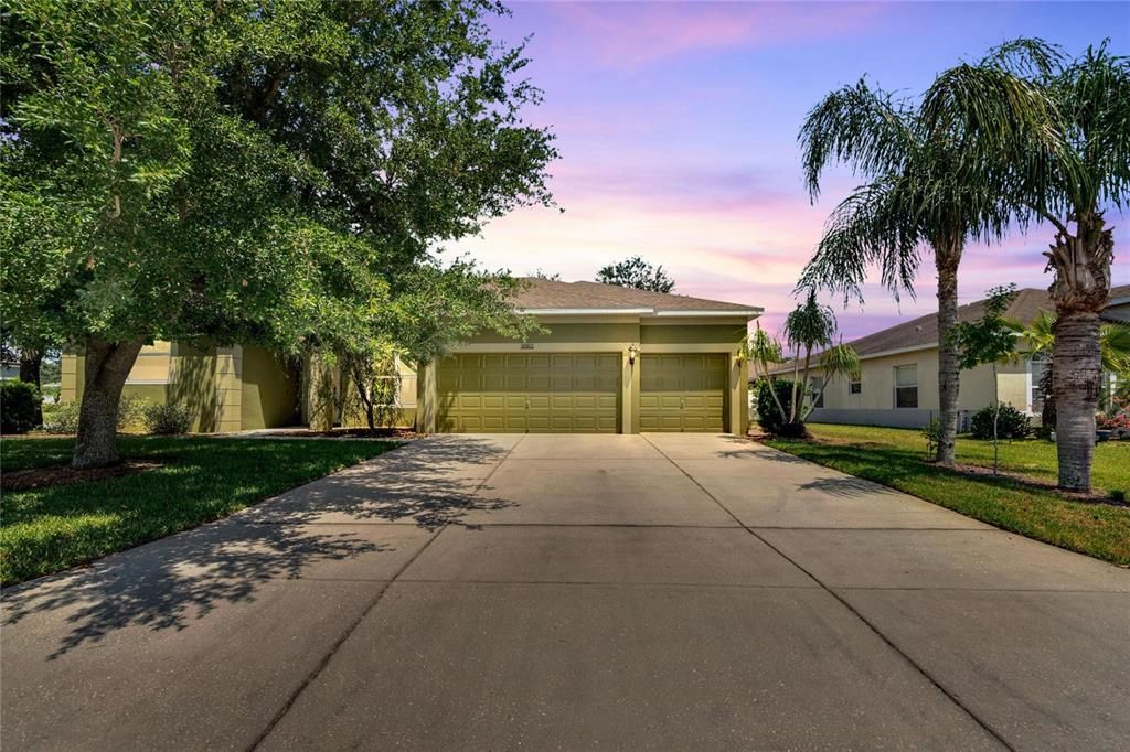 Active With Contract: $467,500 (3 beds, 2 baths, 2222 Square Feet)