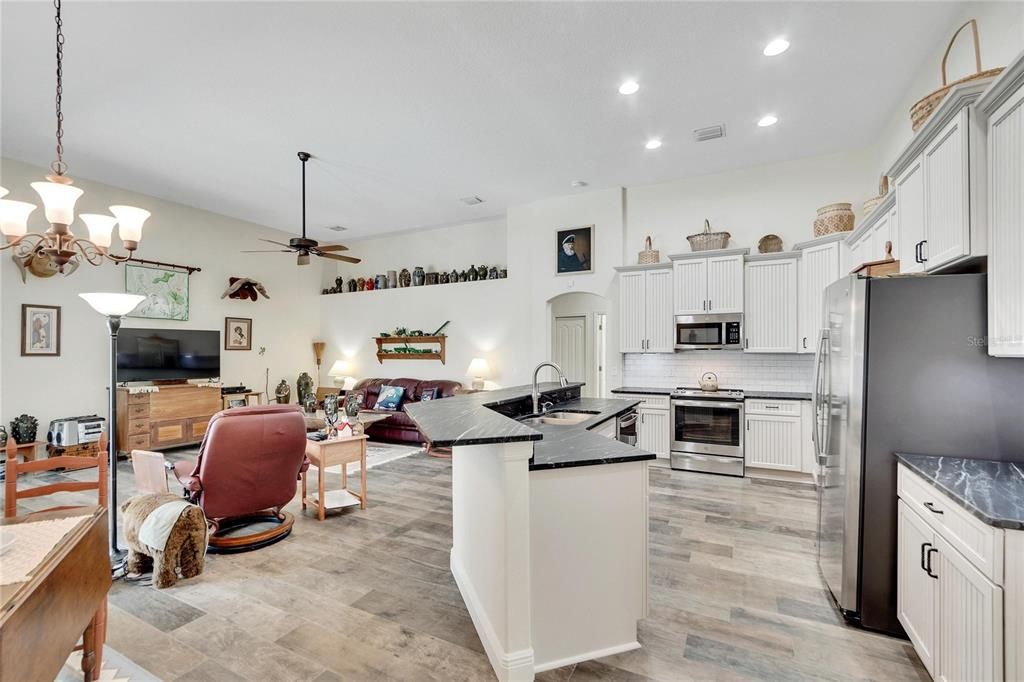 Active With Contract: $467,500 (3 beds, 2 baths, 2222 Square Feet)