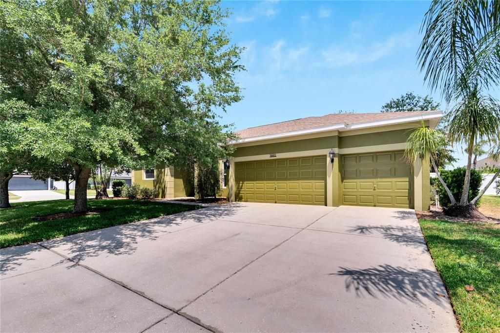 Active With Contract: $467,500 (3 beds, 2 baths, 2222 Square Feet)