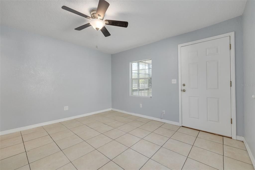 Active With Contract: $225,000 (2 beds, 1 baths, 624 Square Feet)