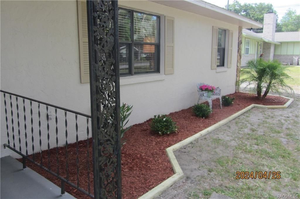 Active With Contract: $259,900 (2 beds, 2 baths, 1207 Square Feet)