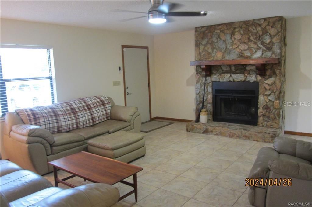 Active With Contract: $259,900 (2 beds, 2 baths, 1207 Square Feet)