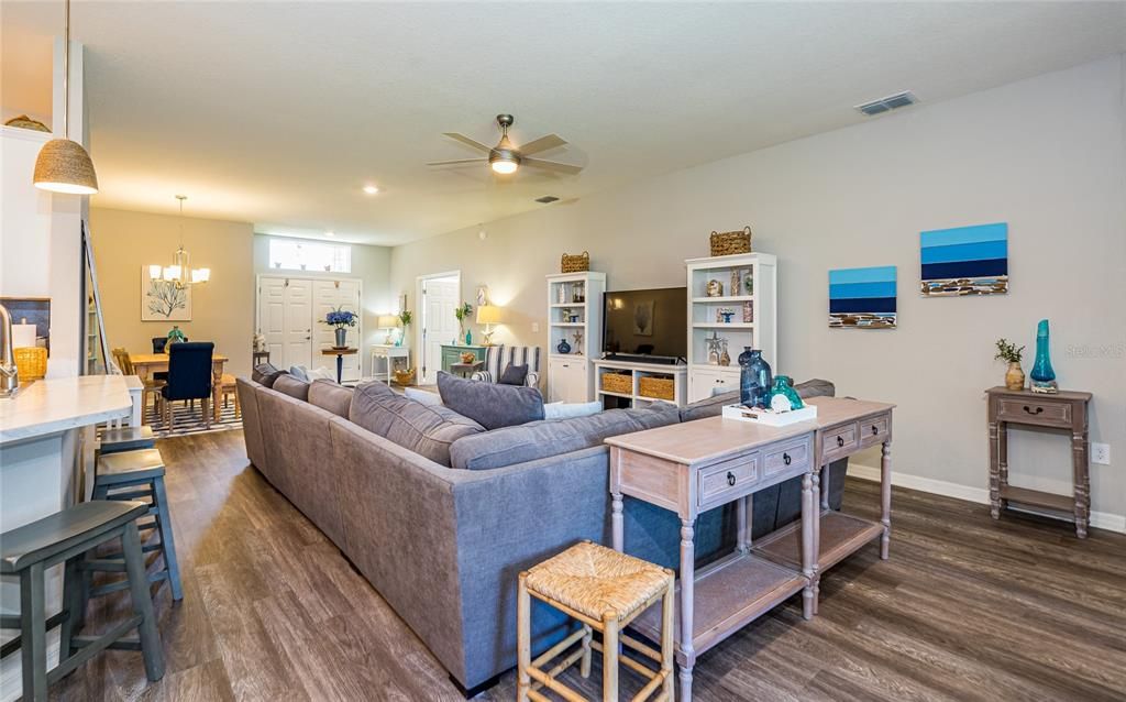 Active With Contract: $430,000 (4 beds, 3 baths, 2315 Square Feet)