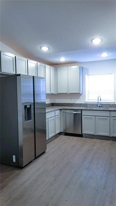 Active With Contract: $172,500 (3 beds, 2 baths, 1293 Square Feet)