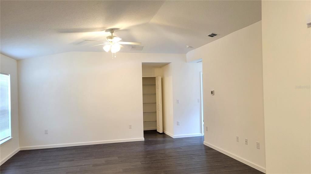 Active With Contract: $172,500 (3 beds, 2 baths, 1293 Square Feet)