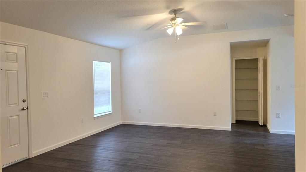 Active With Contract: $172,500 (3 beds, 2 baths, 1293 Square Feet)