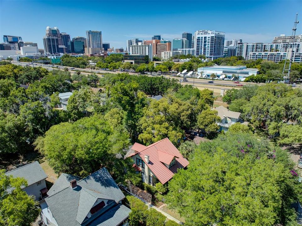 Walking Distance to Thornton Park, Dr. Phillips Performing Art Center, Lake Eola and all things Orlando