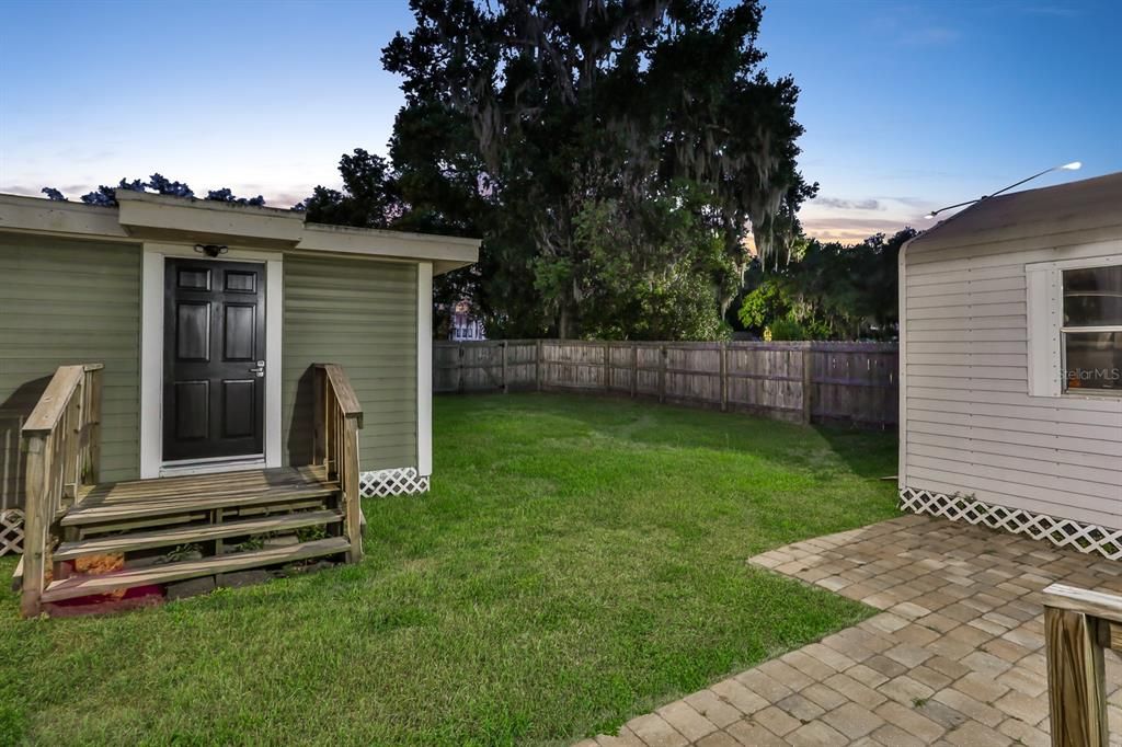 Active With Contract: $400,000 (3 beds, 2 baths, 2527 Square Feet)