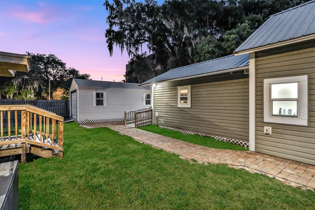 Active With Contract: $400,000 (3 beds, 2 baths, 2527 Square Feet)