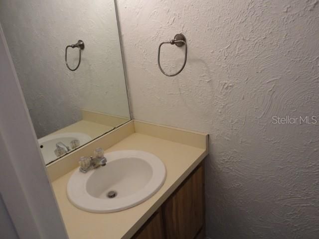 For Rent: $1,250 (2 beds, 1 baths, 1016 Square Feet)