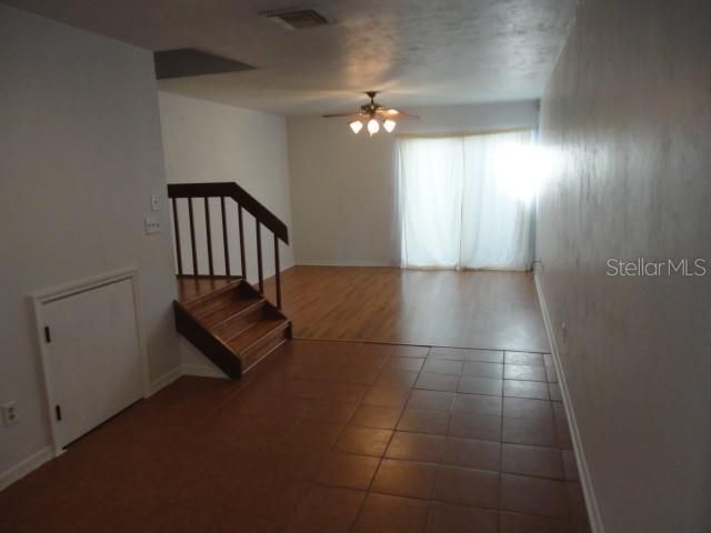 For Rent: $1,250 (2 beds, 1 baths, 1016 Square Feet)