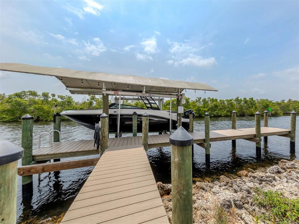 For Sale: $1,095,000 (3 beds, 2 baths, 2031 Square Feet)