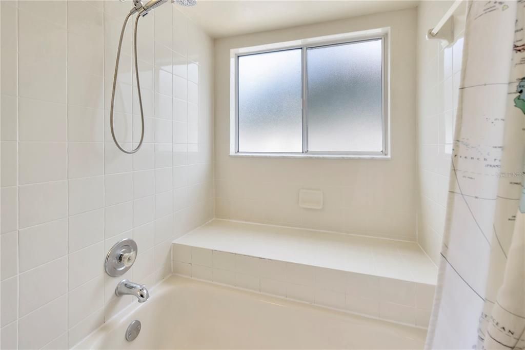 Недавно продано: $385,000 (3 спален, 2 ванн, 1786 Квадратных фут)